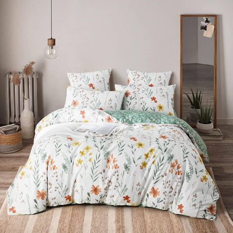 This flower-pattern bedding is a perfect set for any season and for anyone with a love of flowers. It is also reversible with an underside of a leafy pattern on a dark green background. Click the link for more details. #ad #bedding #cottagecore #summer #flower #autumn #bed #sleep #floral Queen Size Comforter Sets, King Size Comforter Sets, Queen Size Comforter, King Size Comforters, Full Bedding Sets, Twin Bed Sets, Inspire Me Home Decor, Cotton Bedding Sets, Bed Sets