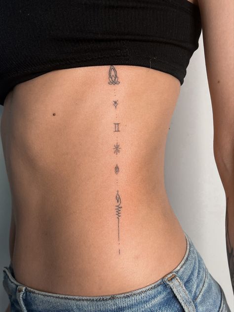 Ornamental Side Tattoo, Side Rib Tattoos Women Vertical, Vertical Rib Tattoo, Side Rib Tattoos Women, Side Body Tattoos, Mutterschaft Tattoos, Cute Matching Tattoos, Rib Tattoos For Women, Ribcage Tattoo