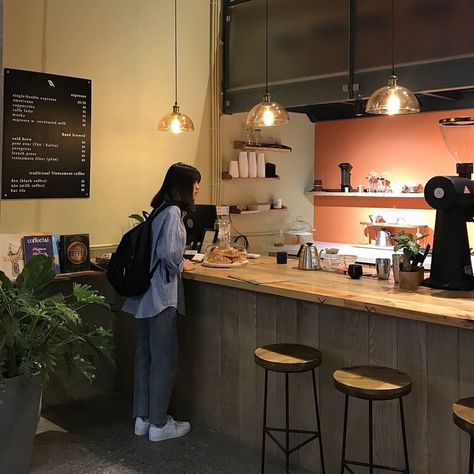 Korean Coffee Shop, Cozy Coffee Shop, Coffee Shop Aesthetic, Small Cafe, Interior Vintage, Book Cafe, Cafe Interior Design, Cafe Shop, Aesthetic Themes