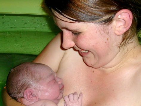 Labouring and giving birth in water can help to keep you relaxed during the whole experience. Find out more by watching this video. Birth Videos, Water Birth, Dating Tumblr, Divorce Humor, Birth Labor, Dating Chat, Like Video, Easy Video, Funny Tee Shirts