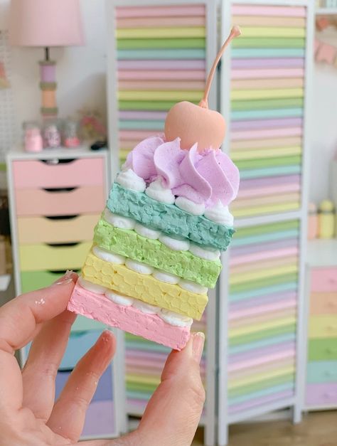 Fake Cake Slice, Fake Candy Decorations, Diy Frosting, Cake Boxes Diy, Candy Decorations Diy, Faux Cake, Diy Christmas Candy, Fake Candy, Fake Bakes