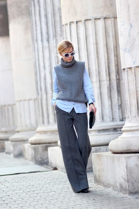 Blue Outfit Winter, Wide Leg Trousers Outfit, Leg Pants Outfit, Stylish Fall Outfits, Cooler Look, Modieuze Outfits, Autumn Street Style, Casual Work Outfits, Vest Outfits