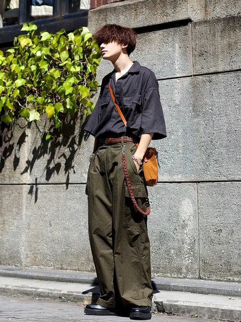 Japanese Fashion Style Outfits, Japanese Outfits Men Street, Male Japanese Street Fashion, Blokette Outfits Men, Japan Street Wear Men, Retro Commuting Style, Japanese Streetwear Summer, Street Wear Mens Fashion, Mens K Fashion