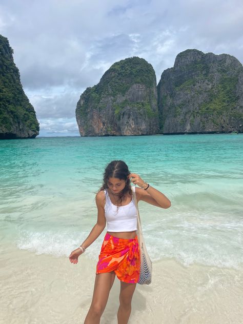 South East Asia Outfits, Backpacking Outfits Asia, Thailand Aesthetic Outfit, Thailand Ootd Travel Outfits, Southeast Asia Outfits, Phuket Outfit, Vietnam Outfit, Beachy Fits, Krabi Beach