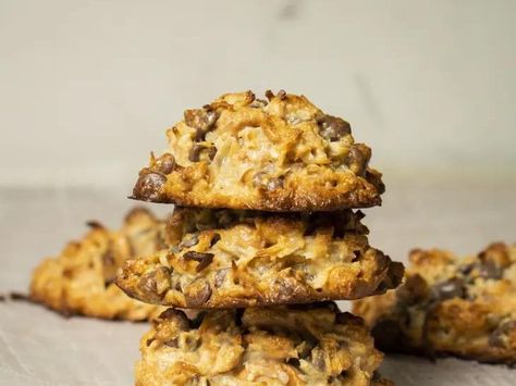 I Tried 5-Ingredient, 5-Minute Magic Cookies and They Were Like Taking a Bite Out of Childhood Bratwurst Dinner, Magic Cookies, Cookie Brownie Bars, Crunchy Cookies, 5 Ingredient, Cookies Ingredients, Food Reviews, Cookie Desserts, Cookie Monster