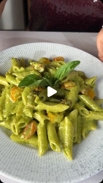 Yudit Camacho on Instagram: "Pasta al pesto cremoso🍝
1 paquete de pasta de 500 g
1 taza de media crema o crema para batir sin azúcar 
4 dientes de ajo
300 g tomate cherry
1/2 taza de agua de cocción de la pasta
Sal al gusto 
4 cucharadas generosas de pesto
1 taza de queso parmesano rallado
PESTO
2 tazas de albahaca fresca 
1 diente de ajo
3/4 taza de almendras tostadas
1/2 taza de aceite de oliva
Sal al gusto 
1 taza de queso parmesano rallado
Todos mis sartenes, ollas y utensilios son de @tramontinademexico 

#recetas #comida #pasta" Pasta Al Pesto, Pasta Fresca, August 1, Pesto, Cherry, Pasta, On Instagram