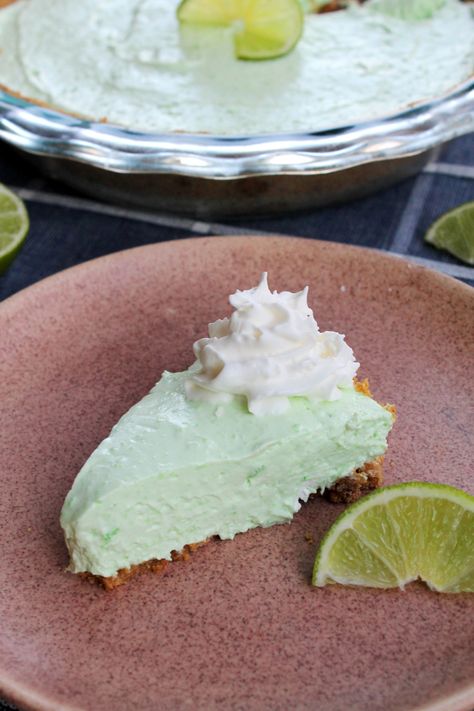 Key Lime Greek Yogurt Pie Fluffy Key Lime Pie, Healthy Key Lime Pie Recipe, Key Lime Greek Yogurt, Greek Yogurt Pie, Sugar Free Key Lime Pie, Key Lime Yogurt Pie, Key Lime Pie Recipe No Bake, Healthy Key Lime, Key Lime Yogurt