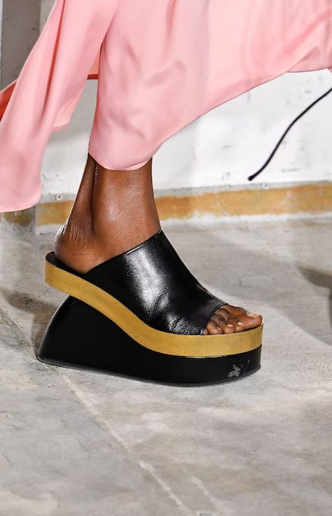 The Best Shoe Trends Of Spring/Summer 2023 Are Worth Ditching Your Sneakers For Peter White, Shoes Trends, Shoe Trend, Shoes 2023, Dad Sneakers, Shoe Trends, Red Pumps, Chanel Spring, Spring Summer 2023