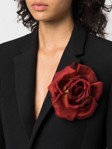 Gender: WomenMaterial: Silk | 100% SILKColor: RedMade in: ITProduct ID: 720418/3YE98*Import tax/duty will be calculated at checkout (If applicable) Rose Broche, Gala Party, Rose Brooch, Hand Embroidery Videos, Embroidery Videos, Mens Fashion Classic, Silk Rose, 2024 Trends, Ombre Effect