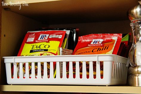 Spice Packet Organization Packet Organization, Dollar Tree Organization, Organized Closet, Closet Planning, Pantry Remodel, Food Storage Organization, Spice Cabinet, Dollar Store Organizing, Kitchen Cabinets Makeover