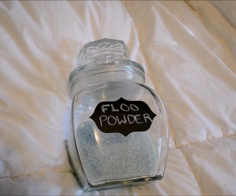 Harry Potter Floo Powder, Harry Potter Bedrooms, Hp Potions, Floo Powder, Camp Diy, Hogwarts Party, Useful Projects, Harry Potter Food, Harry Potter Jewelry