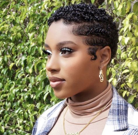 Pixie Fade Haircut Black Women, Big Chop Curly Hair, Big Chop Natural Hair, Natural Hair Haircuts, Short Natural Curly Hair, Short Shaved Hairstyles, Twa Hairstyles, Tapered Natural Hair, Natural Hair Cuts