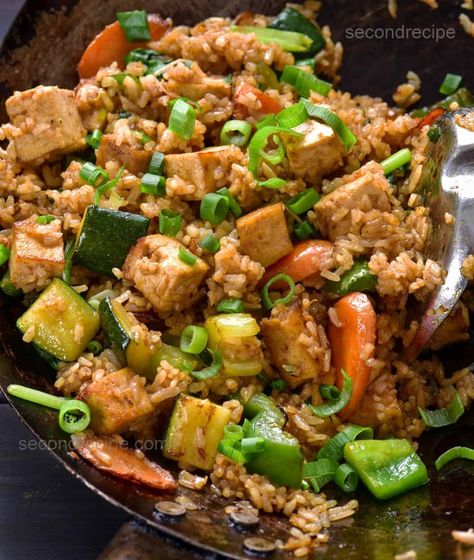 Tom Yum fried rice is a stalwart of Thai cuisine full of veggies and protein. Learn to make this easy vegan rice recipe here. Vegan Rice Recipe, Tom Yum Fried Rice, Vegan Tom Yum, Peanut Punch, Vegan Fried Rice, Rice Recipes Vegan, Vegan Stir Fry, Thai Rice, Cooking Jasmine Rice