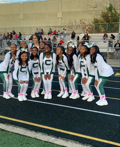 Hbcu Cheer, Cass Tech, Cheer Moves, Black Cheerleaders, Cheerleading Photos, Cheer Ideas, Cheer Athletics, Cheer Life, Curly Hair Drawing