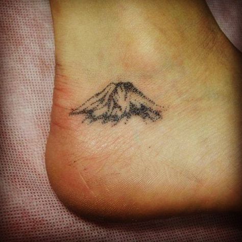 Black Eyes Tattoo, Black Eye Tattoo, Eyes Tattoo, Instagram App, Monte Fuji, Fuji Mountain, Clever Tattoos, Japan Tattoo, Mountain Tattoo