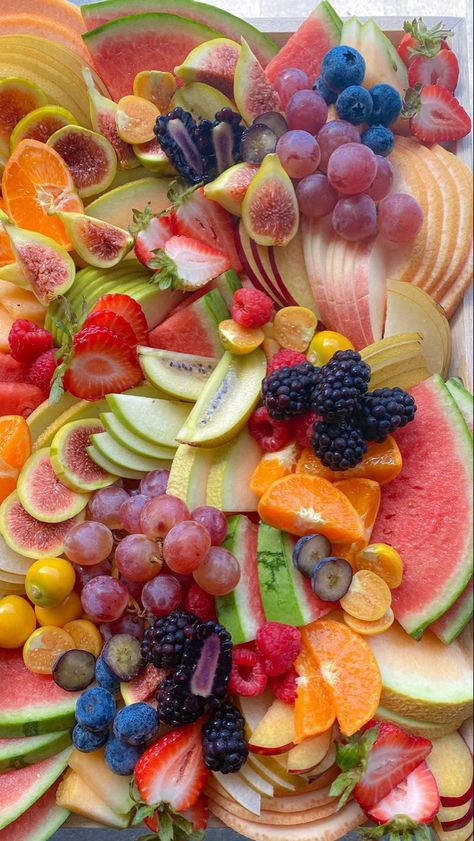 Pretty Fruit, Fruit Board, Aesthetic Fruit, Plats Healthy, Seasonal Fruits, Healthy Food Motivation, Healthy Lifestyle Food, Food Goals, Fruit In Season