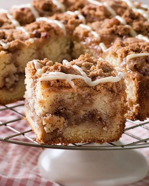 Apple Crumble Cake, Fruit Dips, Crumb Coffee Cakes, Apple Crumb Cakes, Crumb Cake Recipe, Streusel Coffee Cake, Apple Crumb, Cinnamon Coffee Cake, Sour Cream Coffee Cake