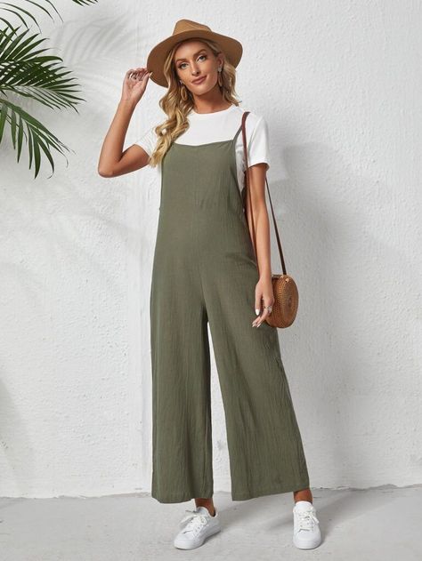 Olive Jumpsuit Outfit, Green Overalls Outfits, Green Jumpsuit Outfit, Summer Jumpsuit Outfit, Style Salopette, Jumpsuit Outfit Casual, Green Overalls, Olive Jumpsuit, Oversized Jumpsuit