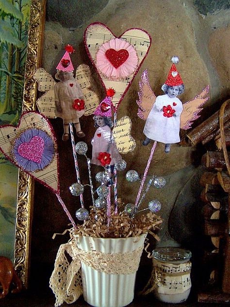 Valentine Fairies and Hearts Bouquet | Claudia | Flickr Saint Valentine Ideas, Valentine Hearts Crafts, Hearts Crafts, Valentine Craft Decorations, Valentine Fairy, Vintage Valentine Crafts, Vintage Valentines Decorations, Valentines Bricolage, Valentine's Day Decorations