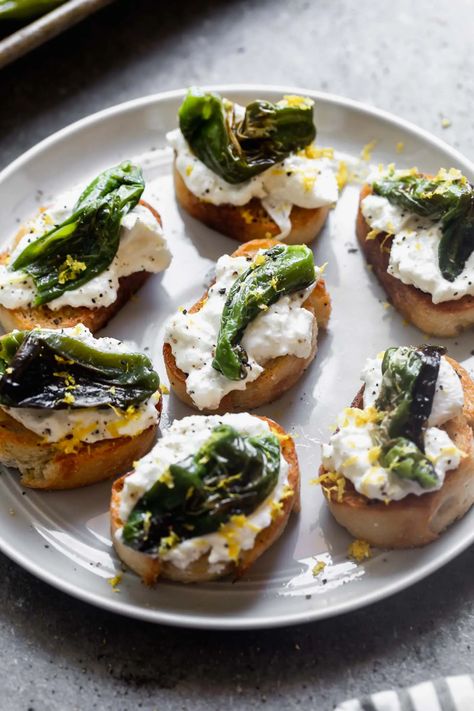 5-Ingredient Shishito Pepper and Burrata Crostini - Cooking for Keeps Burrata Crostini, Superbowl Foods, Blistered Shishito Peppers, Shishito Pepper, Super Bowl Food Healthy, Shishito Peppers, Crostini Recipes, Foods Healthy, Simple Vinaigrette