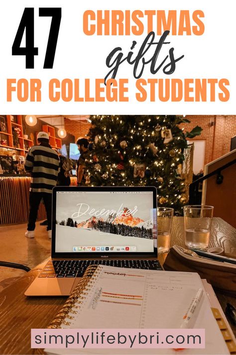 christmas gifts for college students College Gift Ideas For Her, Best Gifts For College Students, Roommate Christmas Gifts, College Christmas Gifts, Gifts For College Girls Ideas, College Student Christmas Gifts, College Christmas List, College Student Gift Ideas, Christmas Gifts For College Students