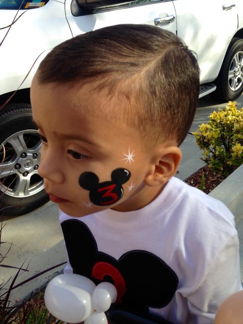 Mickey face painting Mickey Mouse Face Paint, Hippie Face Paint, Minnie Mouse Face Painting, Mouse Face Paint, Disney Face Painting, Best Baby Girl Gifts, Miki Mouse, Animal Face Paintings, Mickey Face