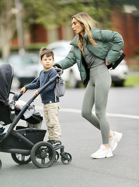 Nadia Bartel, Athleisure Mom, Athleisure Winter, Tuesday Morning, Spring Wardrobe, Mom Style, Sporty Style, Sport Fashion, Athleisure