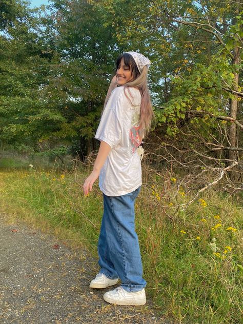 Big pants jeans inspo whote tshirt outfit inspiration Big Shirt And Jeans Outfit, Jeans And Tshirt Aesthetic, Big Tshirt And Jeans Outfit, Big Baggy Pants Outfit, Small Shirts Big Pants, Big Shirt Outfits Aesthetic, Baggie T Shirt Outfit, Baggy T Shirt And Jeans Outfit, Big Top Big Pants Outfit