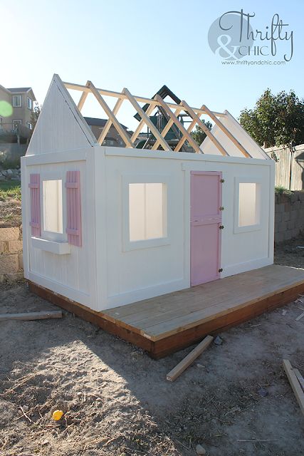 Kids Outdoor Playhouses, Diy Outdoor Playhouse, Outdoor Kids Playhouse, Outdoor Playhouses, Simple Tree House, Build A Farmhouse, Outdoor Playhouse, Playhouse Plans, Playhouse Ideas