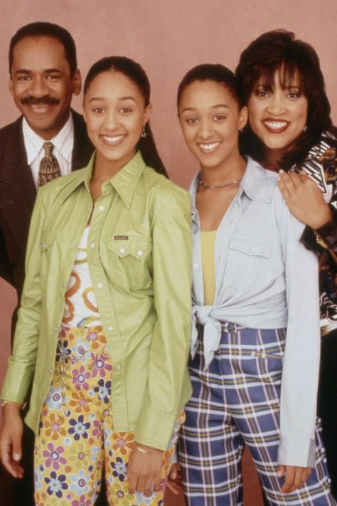 https://www.popsugar.com/entertainment/Sister-Sister-Quiz-45217811 90s Celebs, Sisters Tv Show, Afro Aesthetic, Tia And Tamera, Tamara Mowry, Black Sitcoms, Tia And Tamera Mowry, Graceful Woman, Bad Sister