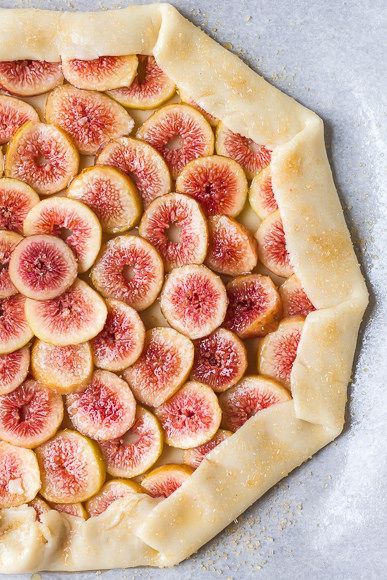 Fig Tart Recipe Puff Pastries, Fresh Fig Tart Recipes, Recipe With Fresh Figs, Fig Crisp Recipe, Recipes Using Fresh Figs, What To Make With Fresh Figs, Recipes With Fresh Figs, Fresh Fig Recipes Simple, Fresh Figs Recipes