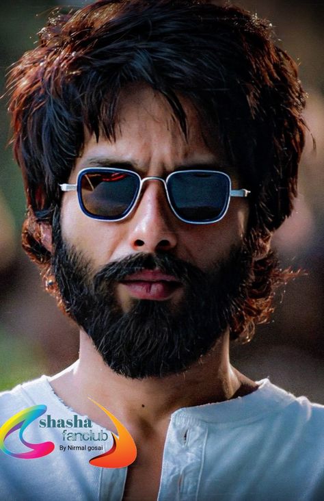 Shahid Kapoor Beard, Camera Tattoos, Kabir Singh, Crystal Background, Mira Rajput, Dj Photos, Couple Pics For Dp, Shahid Kapoor, Girl Crush Fashion