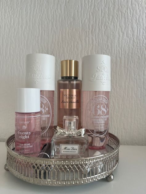 Classy Perfume, Profumo Victoria Secret, Koleksi Makeup, Koleksi Parfum, Perfume Organizer, Parfum Victoria's Secret, Stile Blair Waldorf, Perfume Organization, Organizer Ideas