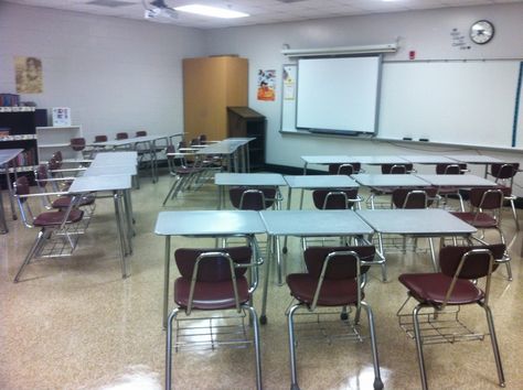 Middle school classroom arrangement/ desk arrangement. nontraditional, in groups. I think it's called stadium seating actually. Classroom Desk Arrangement, School Desk Arrangements, Desk Arrangement, Classroom Seating Arrangements, Desk Arrangements, Classroom Decor Middle, Classroom Arrangement, Stadium Seating, Classroom Desk