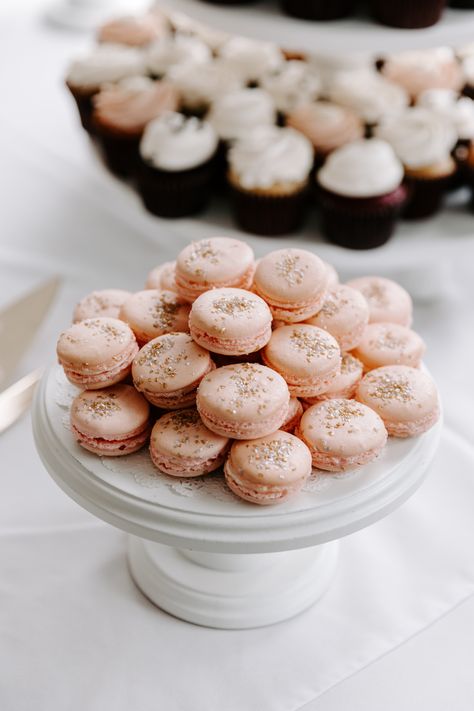 Macaron Display Wedding, Macarons Display Ideas, Wedding Shower Macarons, How To Display Macarons, Wedding Macarons Display, Macaroon Display Ideas, Macaron Display Ideas, Macaroons Display, Macaroon Display