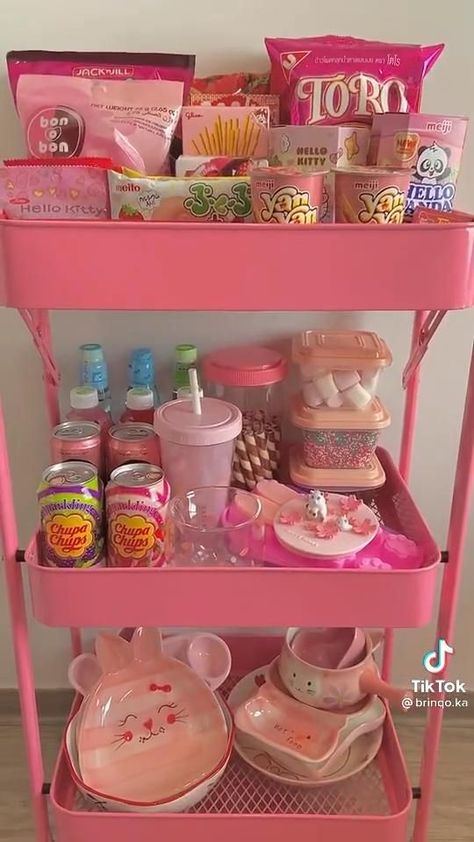 ↳  𝘀𝗻𝗮𝗰𝗸 𝗰𝗿𝗮𝘁𝗲 Snack Cart Kawaii, Snacks Organizer Ideas, Food Cart For Room, Snack Cart Bedroom, Restocking Snack Cart, Snack Cart Aesthetic, Aesthetic Snack Cart, Snack Cart Restock, Snack Cart For Room