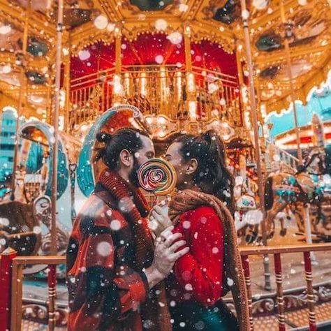 50+ Beautiful Winter Couple Photoshoot Ideas [2024] For Engagement, Wedding, Christmas Card Carousel Couple Pictures, Winter Couple Goals, Amusement Park Photoshoot, Disneyland Couples Pictures, Carousel Photoshoot, Winter Couple Photos, Winter Couple Photoshoot, Wedding Christmas Card, Best Photoshoot