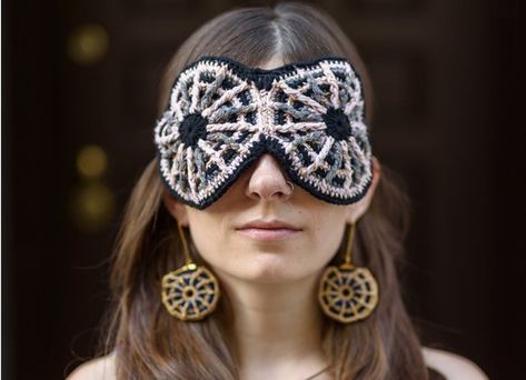 Sleep Eye, Geometric Mandala, Crochet Videos Tutorials, Crochet Woman, Mask Party, Mandala Pattern, Sleep Mask, Mask Design, Crochet Tutorial