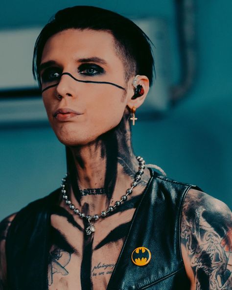 Andy Biersack Funny, Male Goth Makeup, Andy Biersak, Andy Sixx, Ronnie Radke, Andy Black, Kellin Quinn, Falling In Reverse, Motionless In White