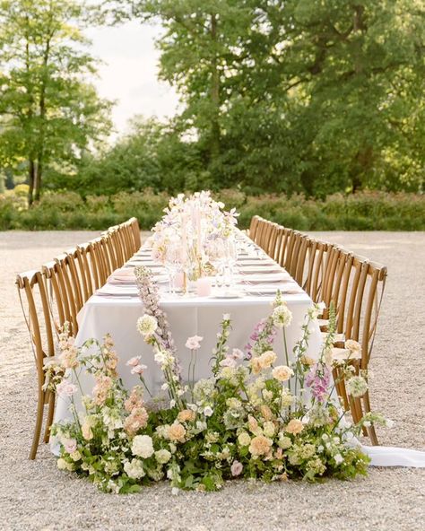 Have you ever had a meal at an event or restaurant and absolutely loved it. Then you tried to re-create it at home? 🙋🏻‍♀️ we have! And let me tell you these stuffed mushrooms are worth traveling back to the French countryside. Wedding Planning & Design: @summernicoleeventss Photography: @melanieannephoto Venue: @chateaudecourtomer Videography: @everafter_films Florist: @bayaflordesign Day of coordination: @goodbyemademoiselle HMUA: @onorinajomirbeauty Catering: @cuisinedefrancky DJ: @housem... French Countryside Wedding Aesthetic, French Provincial Wedding, French Countryside Wedding, French Country Wedding, Countryside Wedding, French Countryside, French Provincial, Wedding Stuff, You Tried