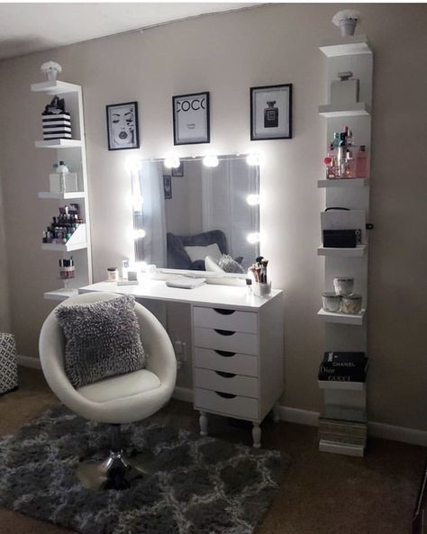 Makeup Room Decor Ideas, Beauty Rooms, Makeup Vanities, Hack Ikea, Ikea Alex, Makeup Room Decor, Decor Ikea, Mirror Makeup