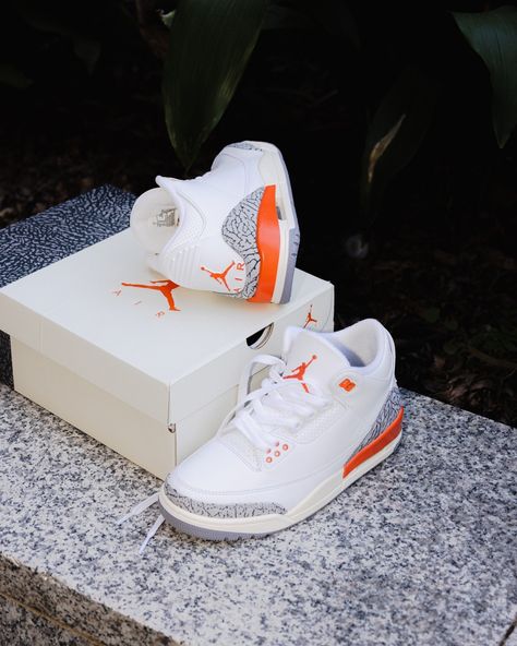 @jumpman23 serves up a juicy, lip smackin’ treat for the ladies by way of the Women’s exclusive Air Jordan 3 Retro “Georgia Peach” 🍑👀 Known for their superior flavour, texture & appearance Georgia Peaches pretty much sum up this pair perfectly with it’s classic “White Cement” colour blocking, premium white leather upper, elephant print overlays, Sail midsole & Cosmic Clay accents ☄️ Women’s Sizes (US) 7-11.5 will be going live online at midnight tonight 12am AEST Saturday 20th 🧡 #nike #nik... Georgia Peach Jordan 3, Jordan 3 Outfit, Peach Outfit, Peach Clothes, Georgia Peaches, Jordan Retro 3, Jordans Nike, Summer 25, Retro 3