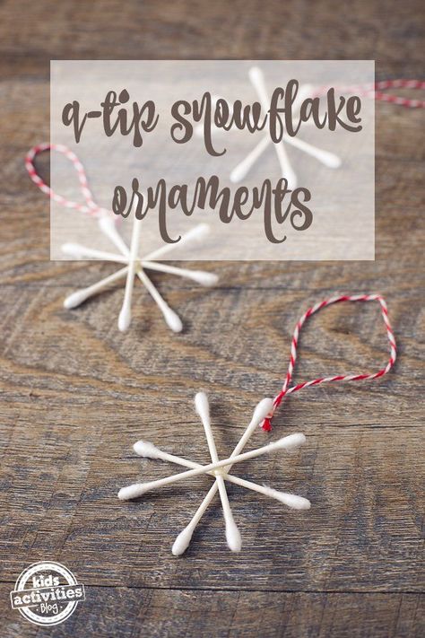 Snowflake Q-Tip Ornament - Great independent activity for preschool, prek, and Kindergarten students in December or January Snowflake Ornaments Diy, Snowflakes Diy, Handprint Ornaments, Snowflake Craft, Simple Snowflake, Santa Crafts, Kids Christmas Ornaments, Fun Ornaments, Homemade Ornaments