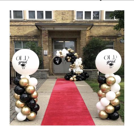 Kyoto University, Grad Party Theme, Graduation Box, Graduation Card Boxes, Prom Backdrops, Outdoor Graduation Parties, Best Costumes, Outdoor Graduation, Gold Graduation Party