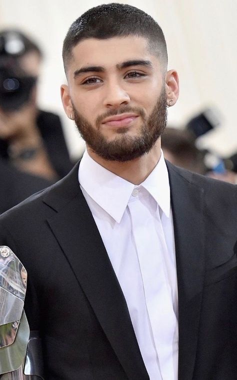 Zayn Bald, Zayn Malik Bald, Zayn Malik Hairstyle, Zayn Malik Video, Zayn Malik Style, Big Nose Beauty, Zayn Malik Photos, Buzzed Hair, Asian Haircut