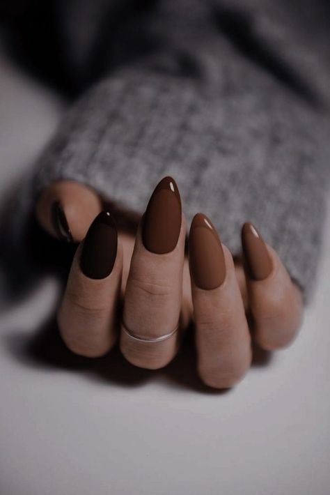 Winter Nails Brown 2023-2024 20 Ideas: Cozy and Stylish Nail Trends - Women-Lifestyle.com Uñas Old Money, Ongles Beiges, Money Nails, Brown Nail, Her Nails, Thanksgiving Nails, Neutral Nails, Brown Nails, Autumn Nails