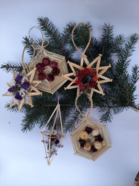 Christmas tree decoration, Set of 5 natural straw ornaments, Ukrainian folk art Straw Ornaments, Ukrainian Folk Art, Straw Decorations, Christmas Tree Decoration, Tree Decoration, Christmas Trees, Decor Crafts, Tree Decorations, Christmas Tree Decorations