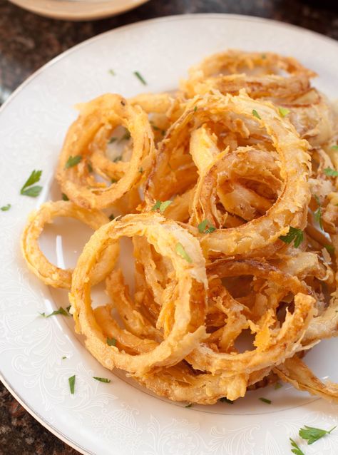 Onion Rings Recipe Easy, Baked Onion Rings, Homemade Onion Rings, Beer Battered Onion Rings, Onion Rings Recipe, Baked Onions, Crispy Onions, Onion Recipes, Perfect Appetizers