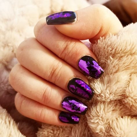 Black shellac with purple foil overlaid Purple Foil Nails, Foil Acrylic Nails, Black Shellac, Wine Nails, Purple Foil, Night Court, Shellac Nails, Foil Nails, Black And Purple