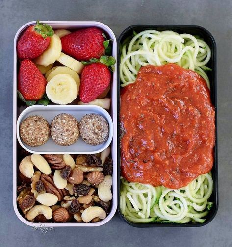 raw vegan bento box which was a yummy snack. On the right side you can see spiralized zucchinis with a tomato sauce, and on the left side are sliced bananas, some strawberries, 3 bliss balls (recipe is on blog, direct link in bio @elavegan) and nuts + raisins. Vegan Bento, Vegan Lunches, Läcker Mat, Vegan Meal Prep, Food Blogs, Healthy Meal Prep, Raw Vegan, Bento Box, Latvia